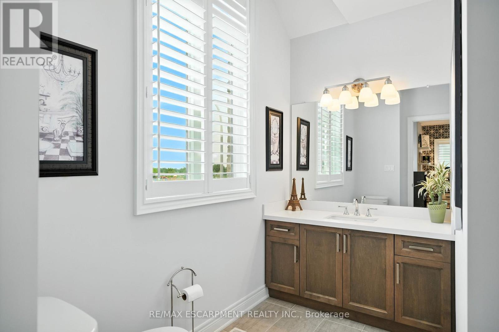 Photo 29 of 103 Lampman Drive, Grimsby ON