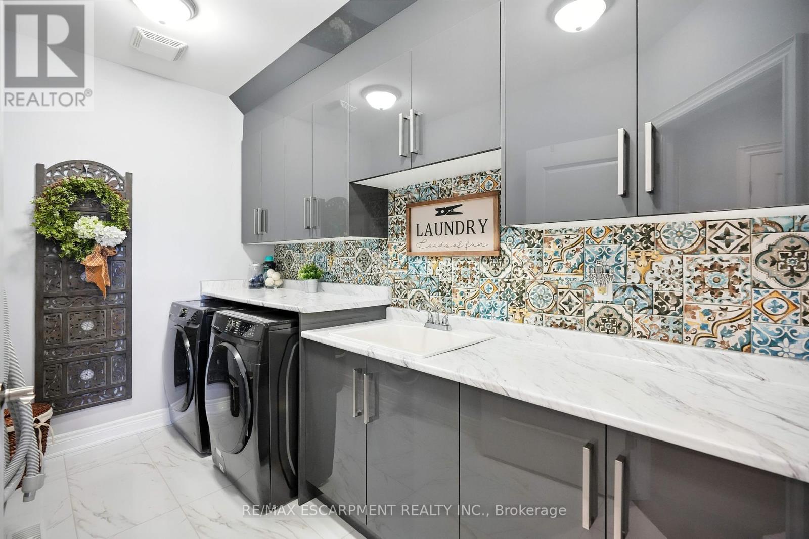 Photo 30 of 103 Lampman Drive, Grimsby ON