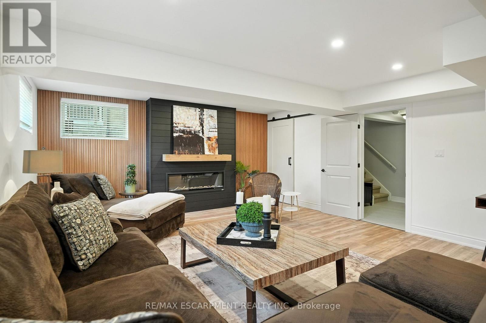Photo 31 of 103 Lampman Drive, Grimsby ON