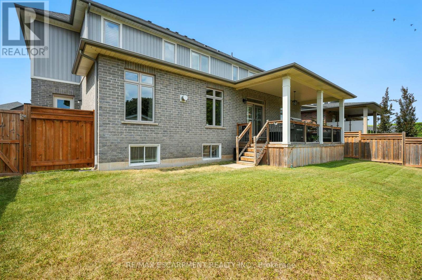 Photo 41 of 103 Lampman Drive, Grimsby ON