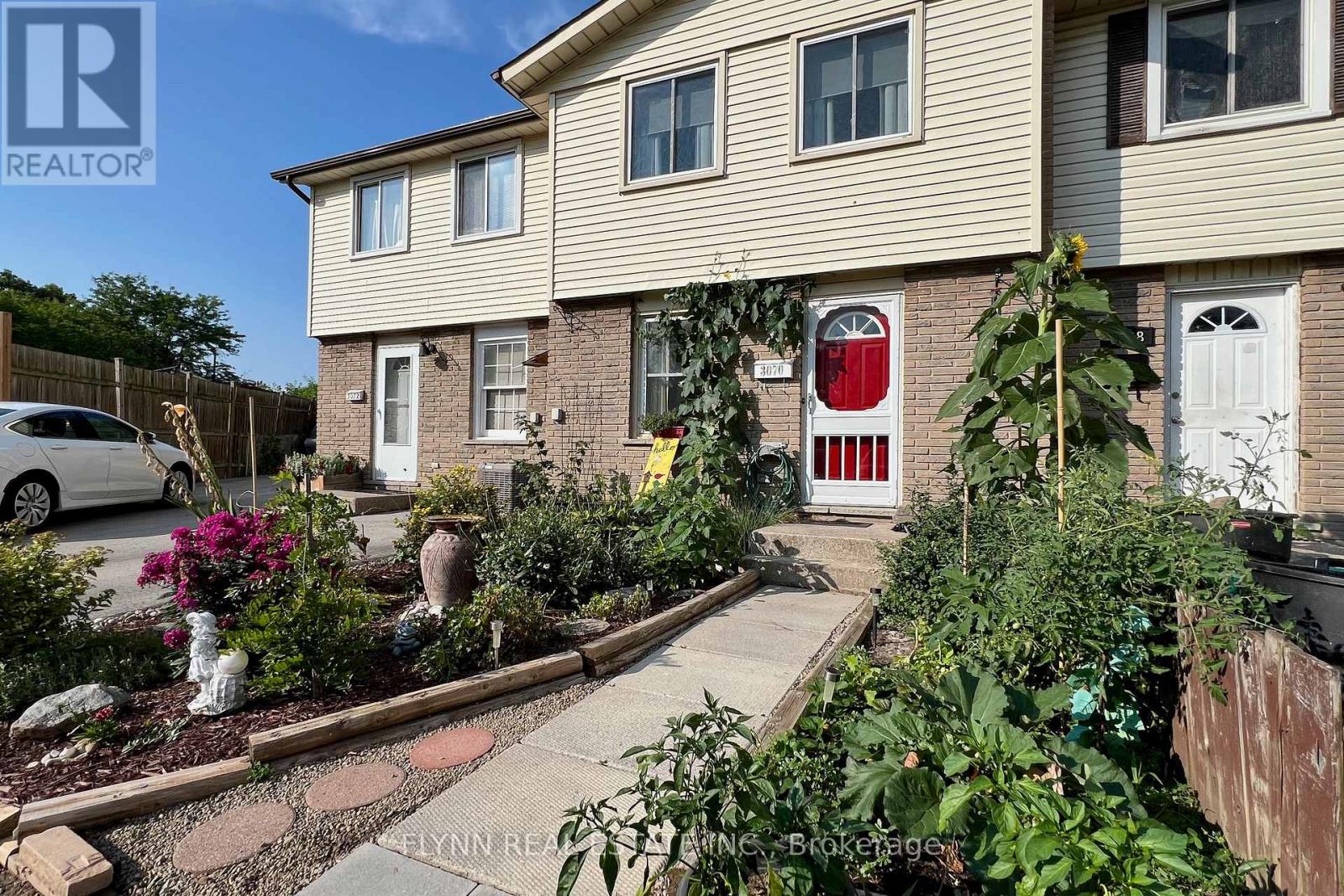 Photo 1 of 3070 Empire Place, Niagara Falls ON