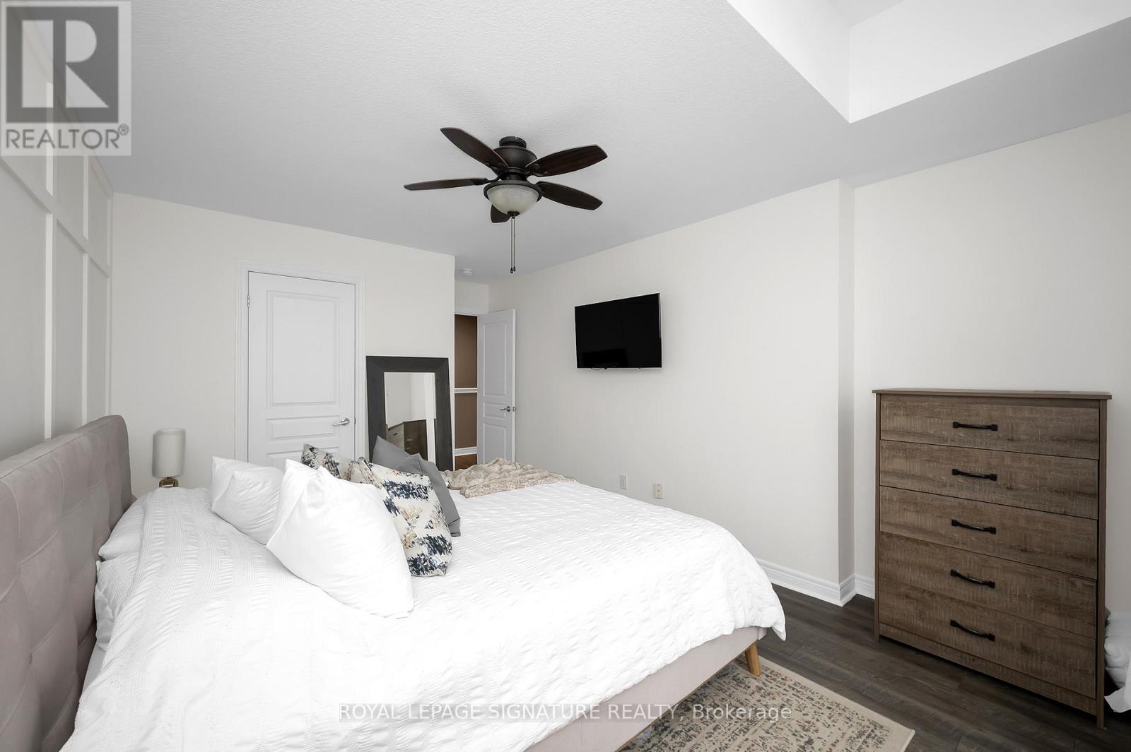 Photo 7 of 29 215 Dundas Street E, Hamilton ON