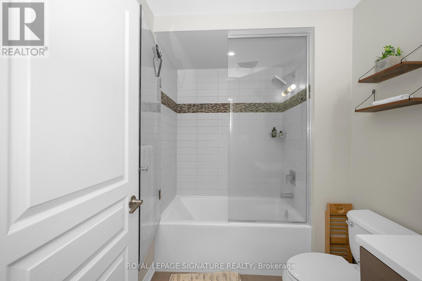 Photo 21 of 29 215 Dundas Street E, Hamilton ON