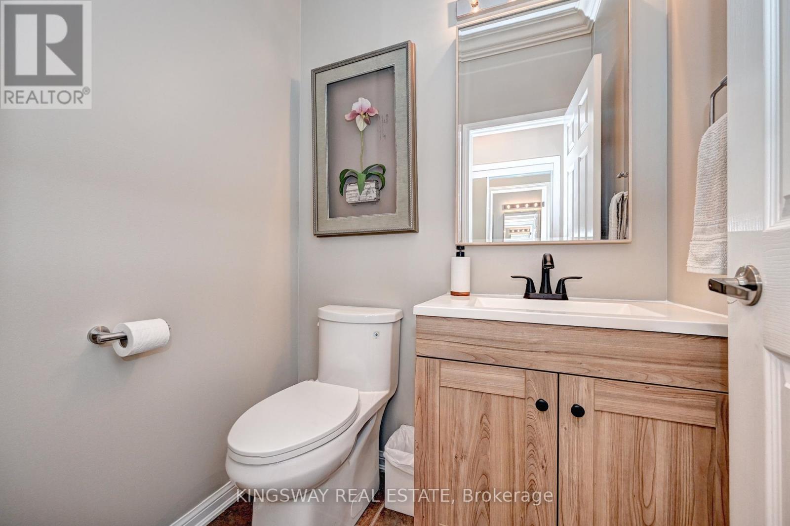 Photo 10 of 31 Chase Crescent, Cambridge ON