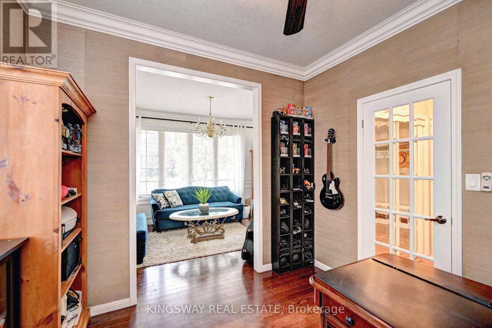 Photo 11 of 31 Chase Crescent, Cambridge ON