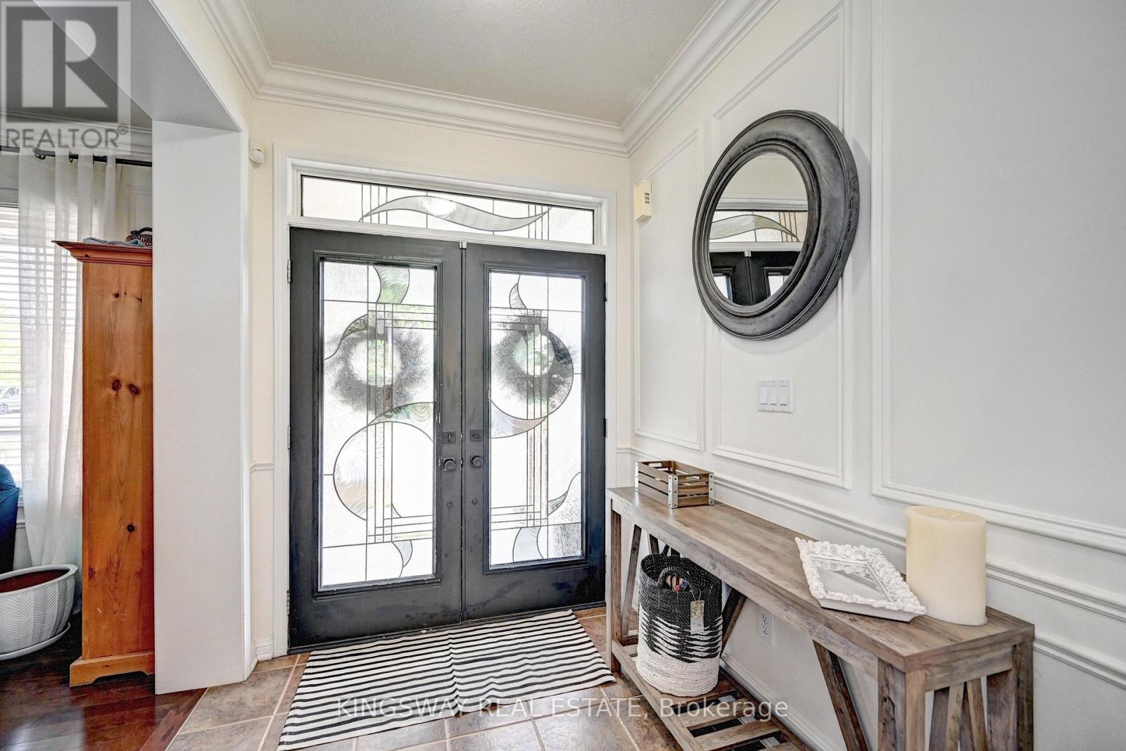 Photo 5 of 31 Chase Crescent, Cambridge ON