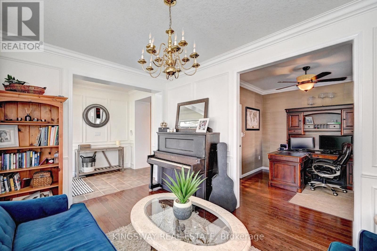 Photo 6 of 31 Chase Crescent, Cambridge ON