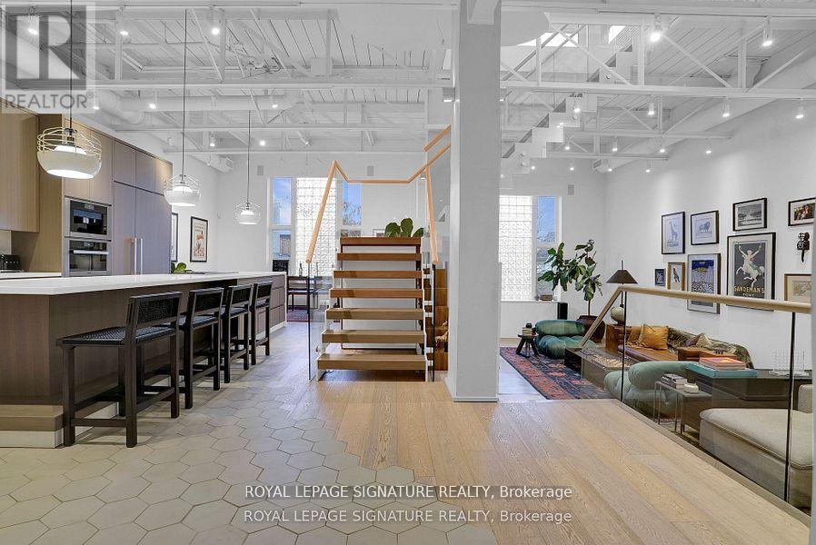 Photo 4 of 209 676 Richmond Street W, Toronto ON