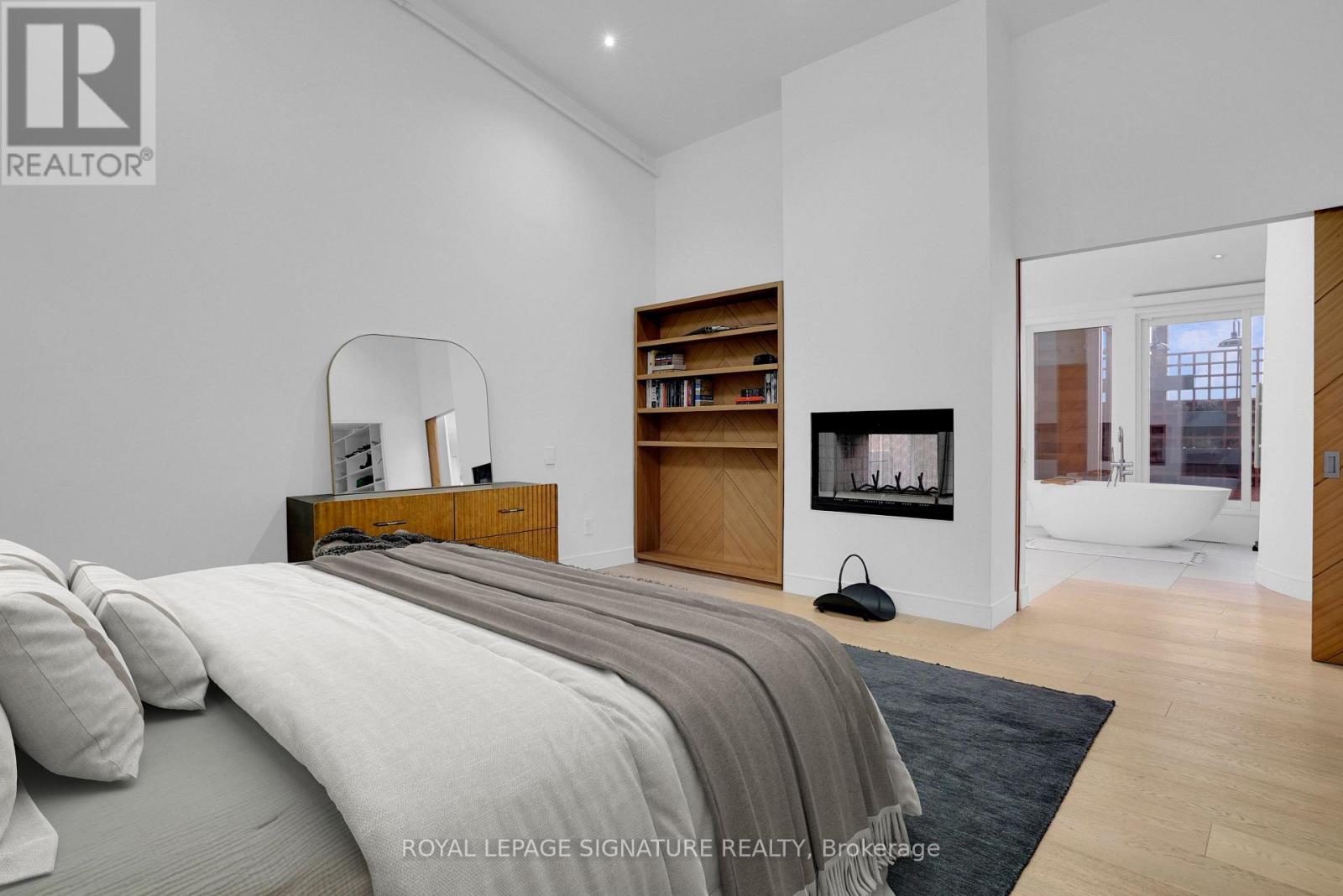 Photo 10 of 209 676 Richmond Street W, Toronto ON