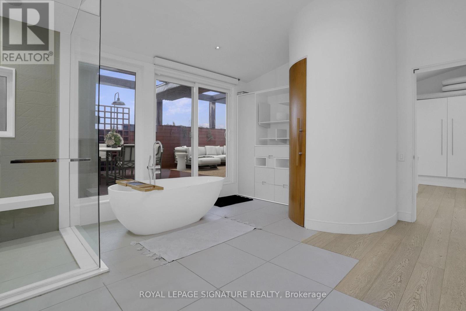 Photo 7 of 209 676 Richmond Street W, Toronto ON