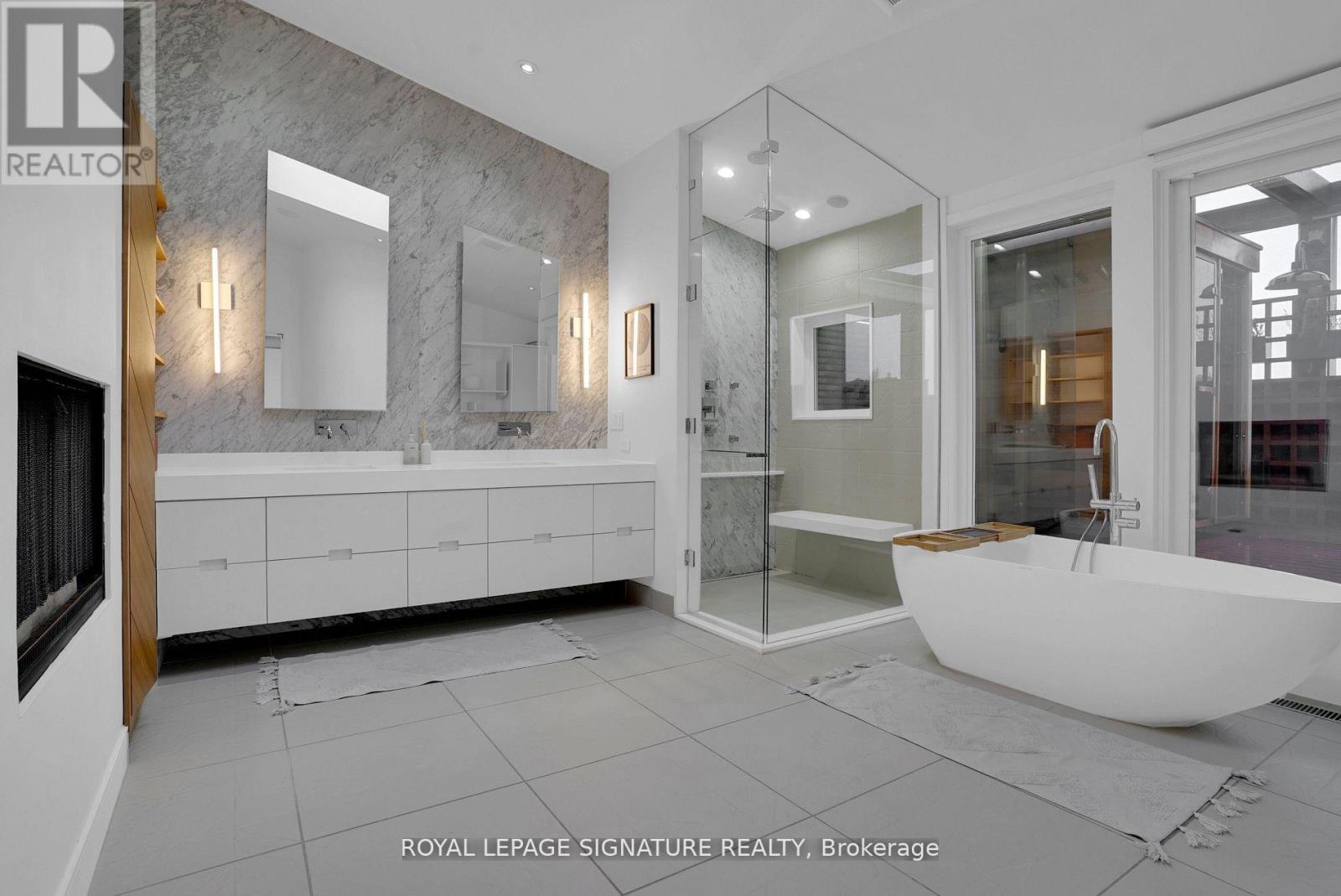 Photo 2 of 209 676 Richmond Street W, Toronto ON