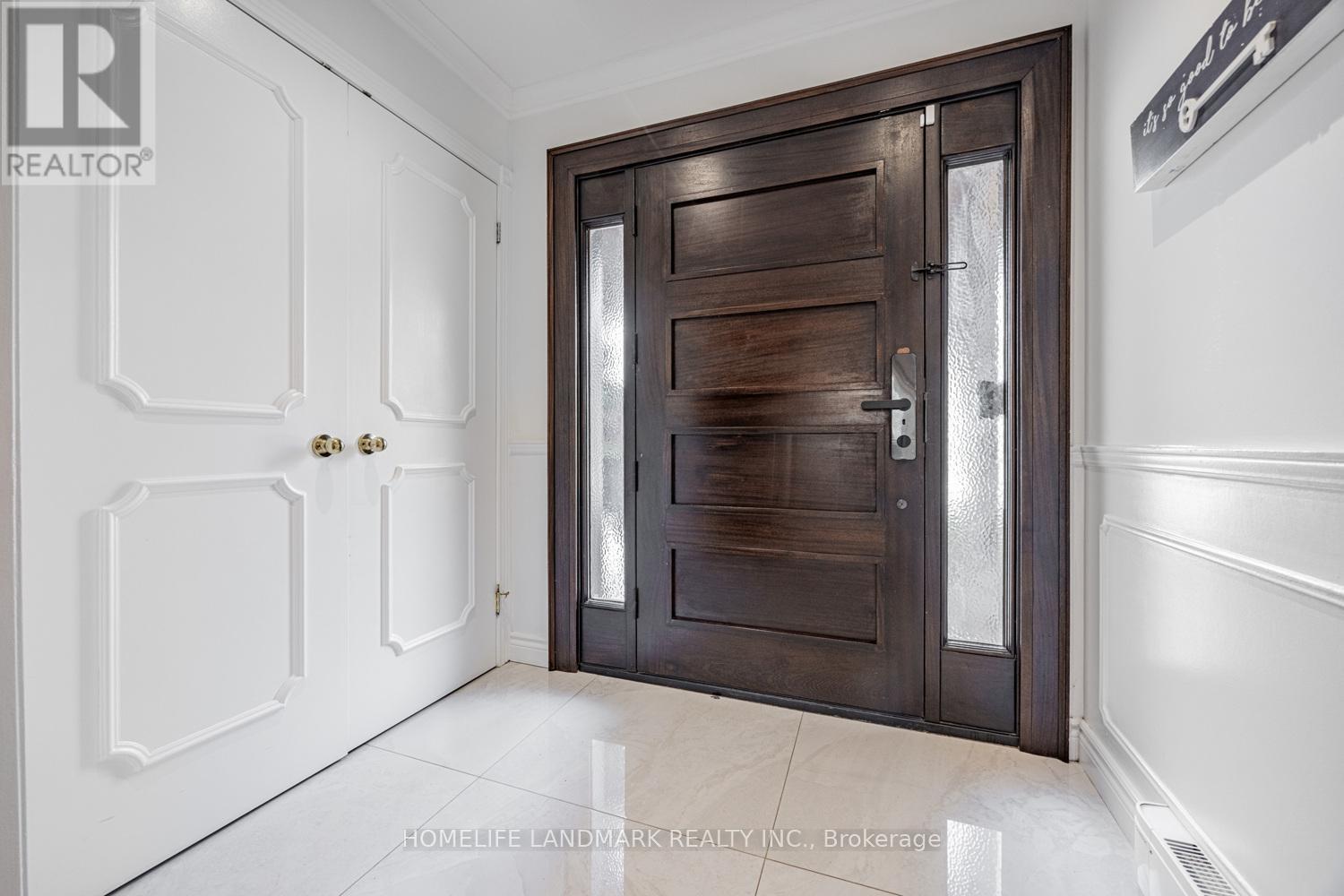 Photo 2 of 58 Ames Circle, Toronto ON