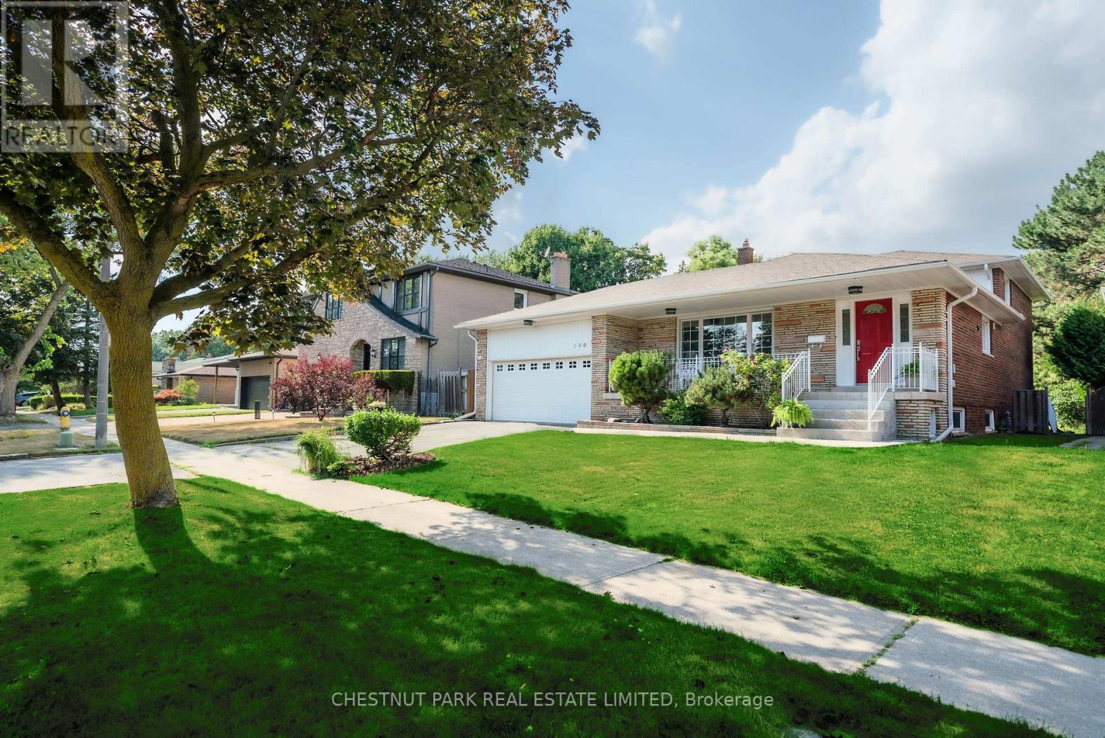 Photo 3 of 190 Cassandra Boulevard, Toronto ON