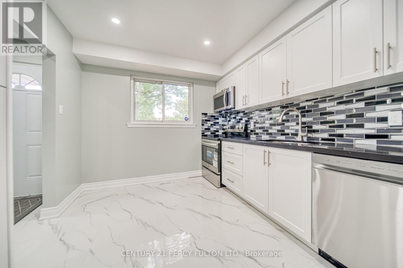 Photo 17 of 107 925 Bayly Street, Pickering ON