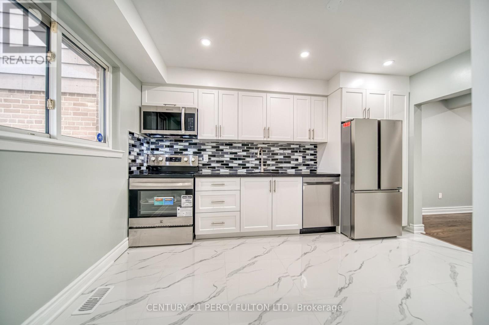 Photo 3 of 107 925 Bayly Street, Pickering ON