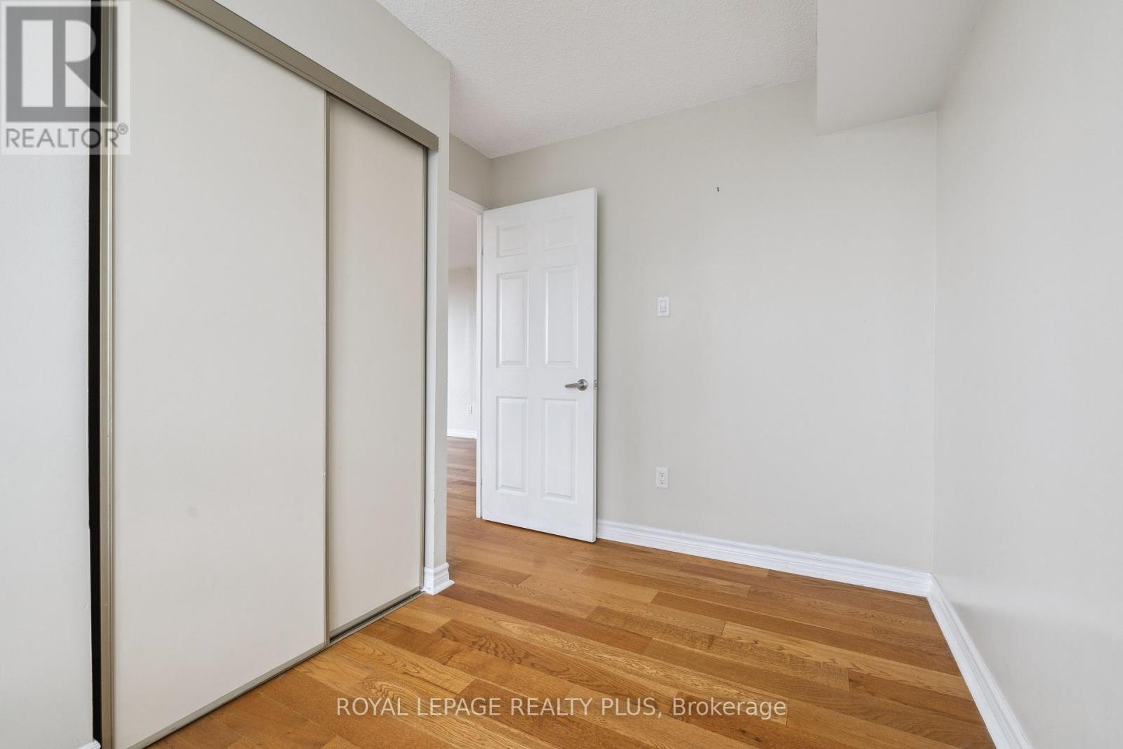 Photo 1 of 712 50 Kingsbridge Garden Circle, Mississauga ON
