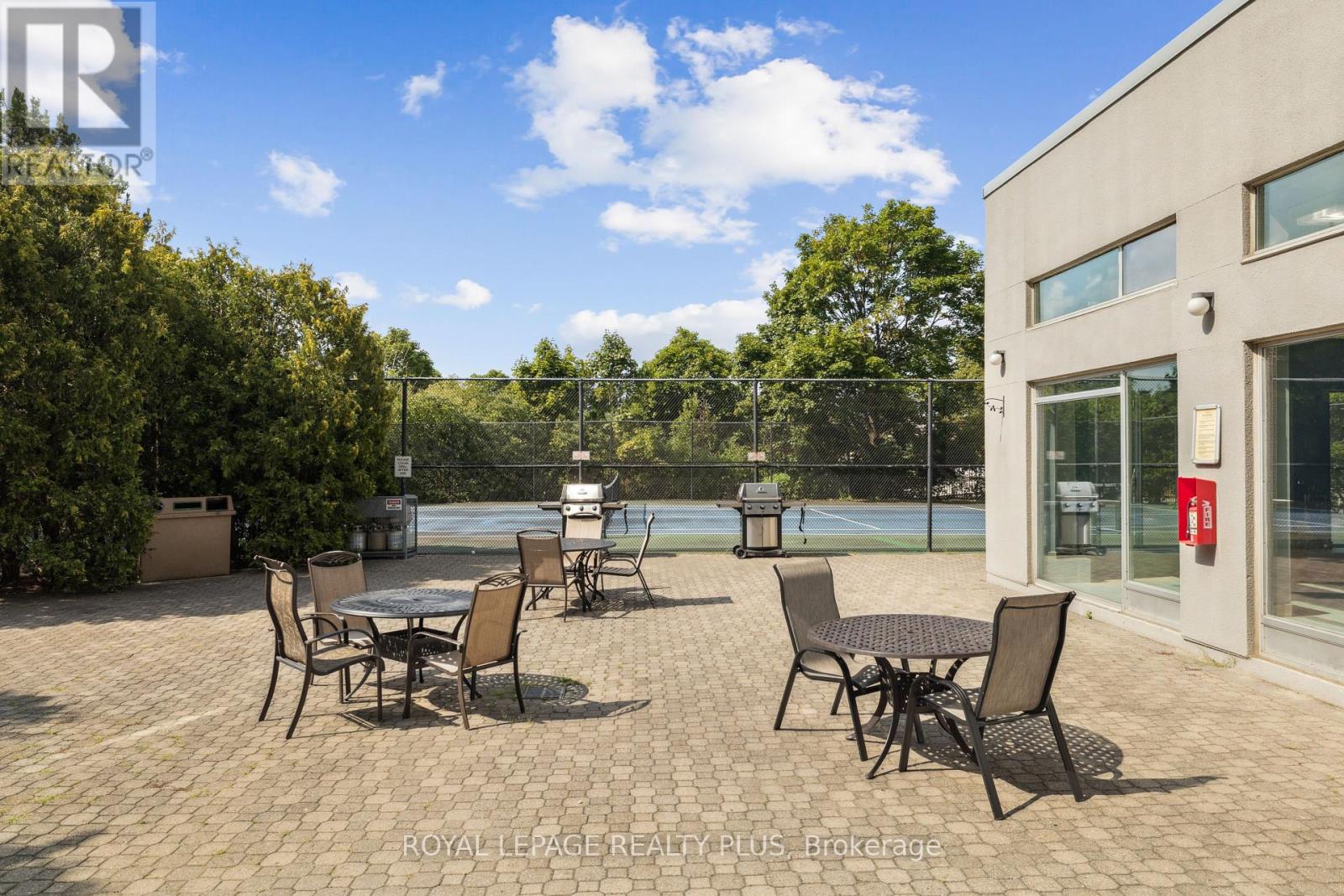 Photo 7 of 712 50 Kingsbridge Garden Circle, Mississauga ON