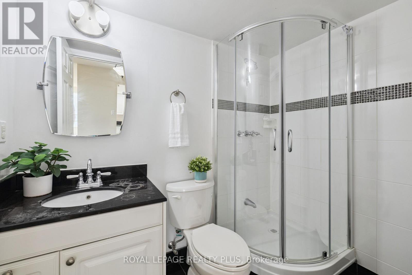 Photo 11 of 712 50 Kingsbridge Garden Circle, Mississauga ON