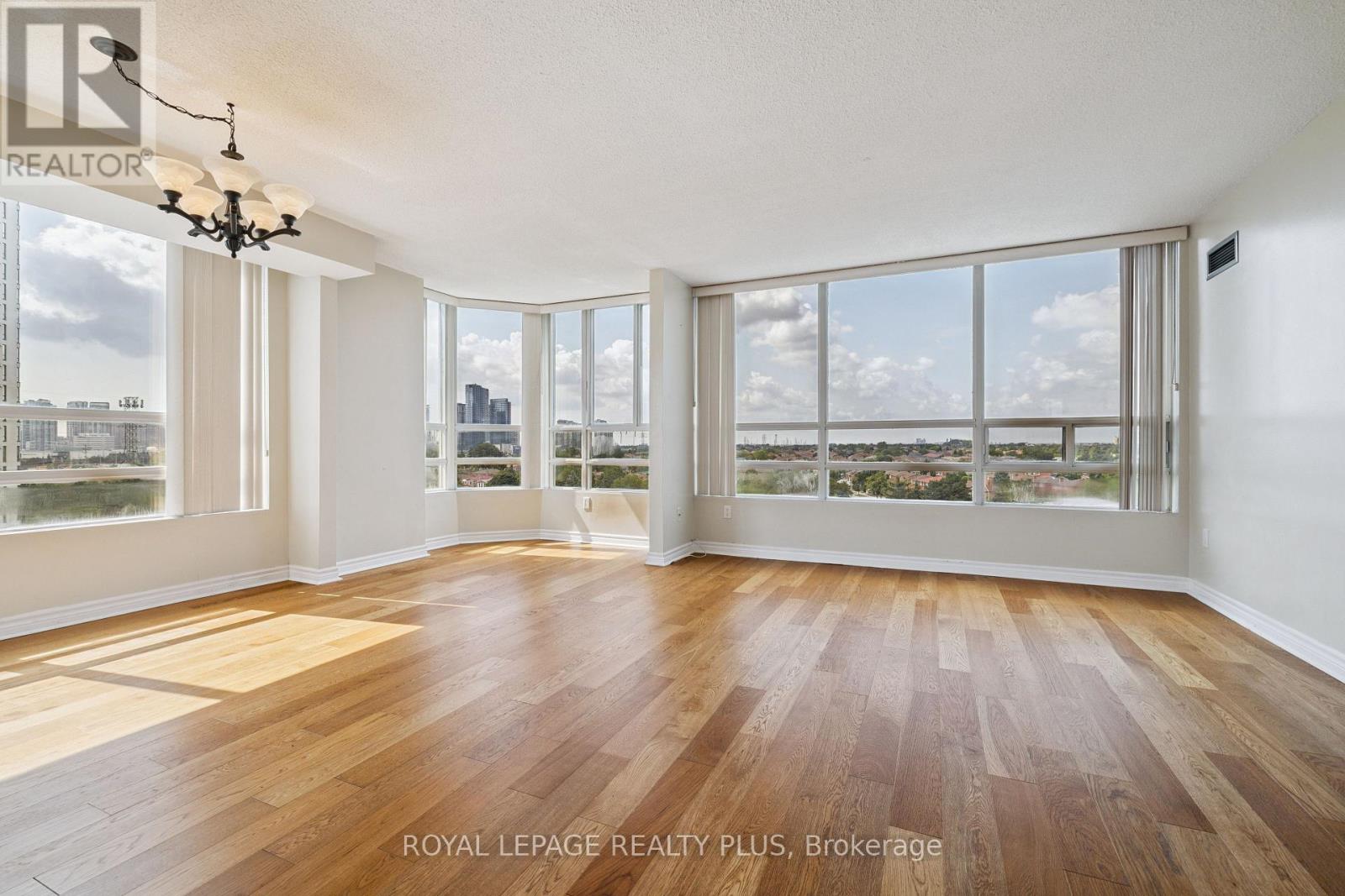 Photo 28 of 712 50 Kingsbridge Garden Circle, Mississauga ON