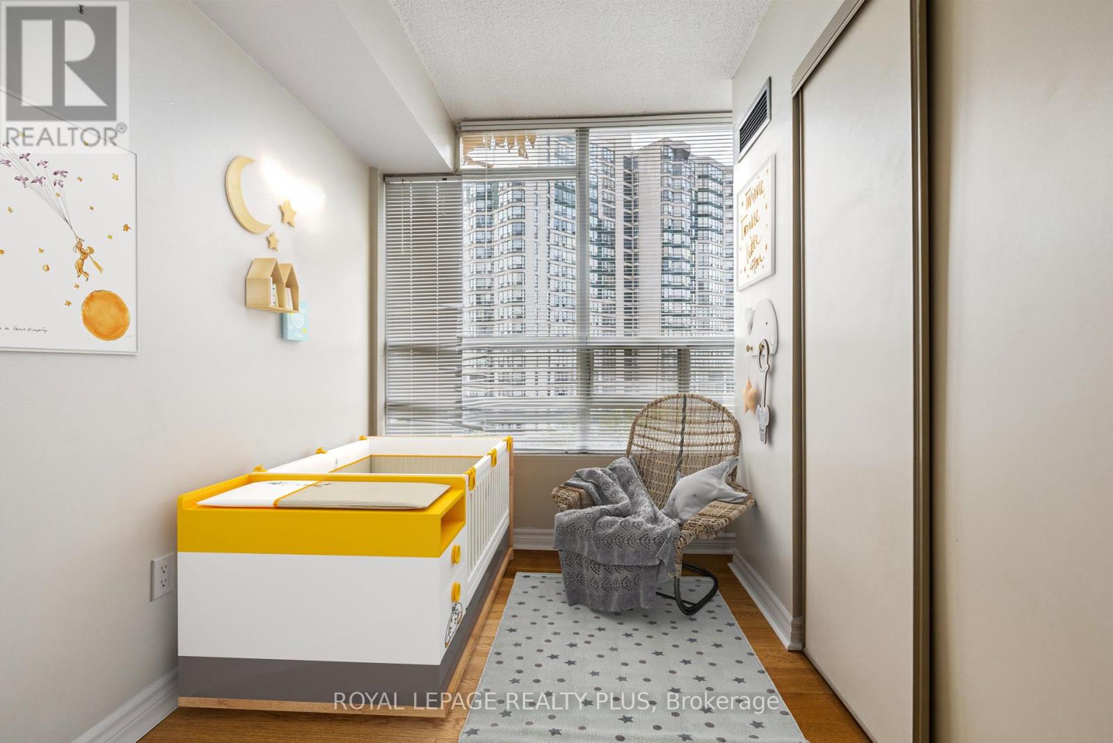 Photo 13 of 712 50 Kingsbridge Garden Circle, Mississauga ON