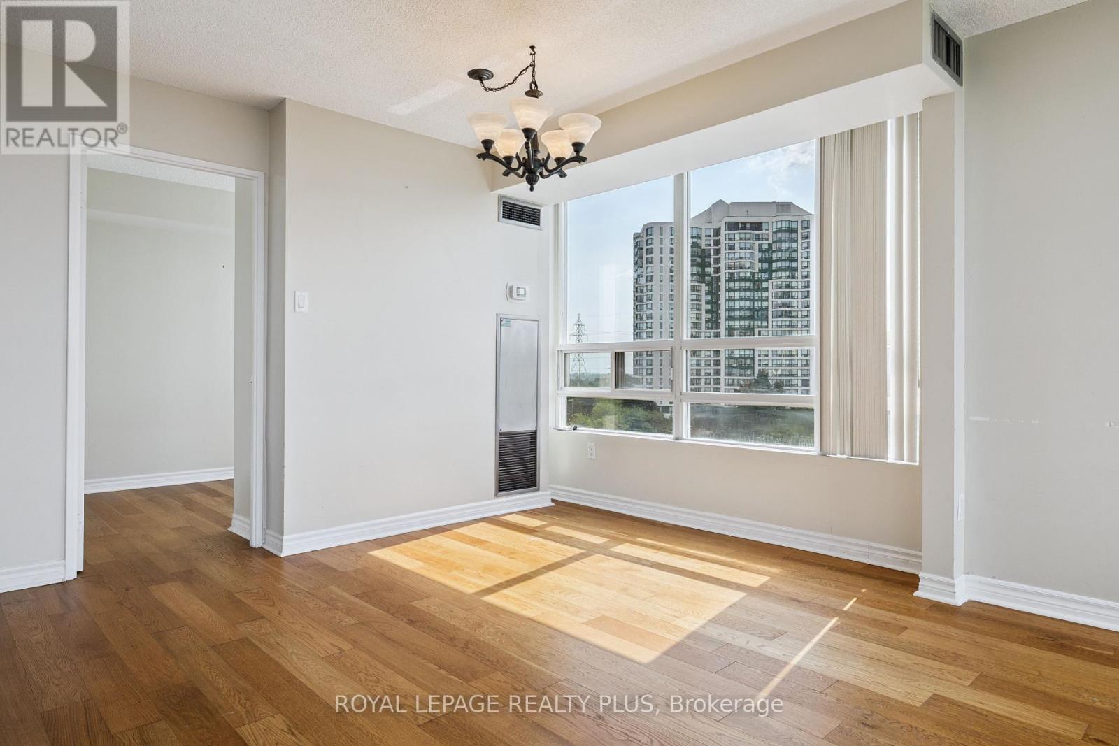Photo 21 of 712 50 Kingsbridge Garden Circle, Mississauga ON