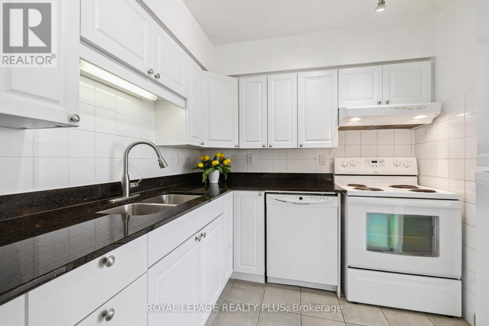 Photo 19 of 712 50 Kingsbridge Garden Circle, Mississauga ON