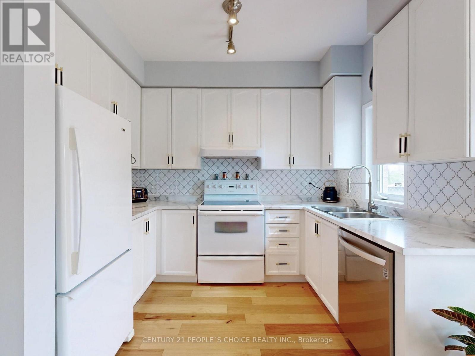 Photo 15 of 401 Cranston Park Avenue, Vaughan ON