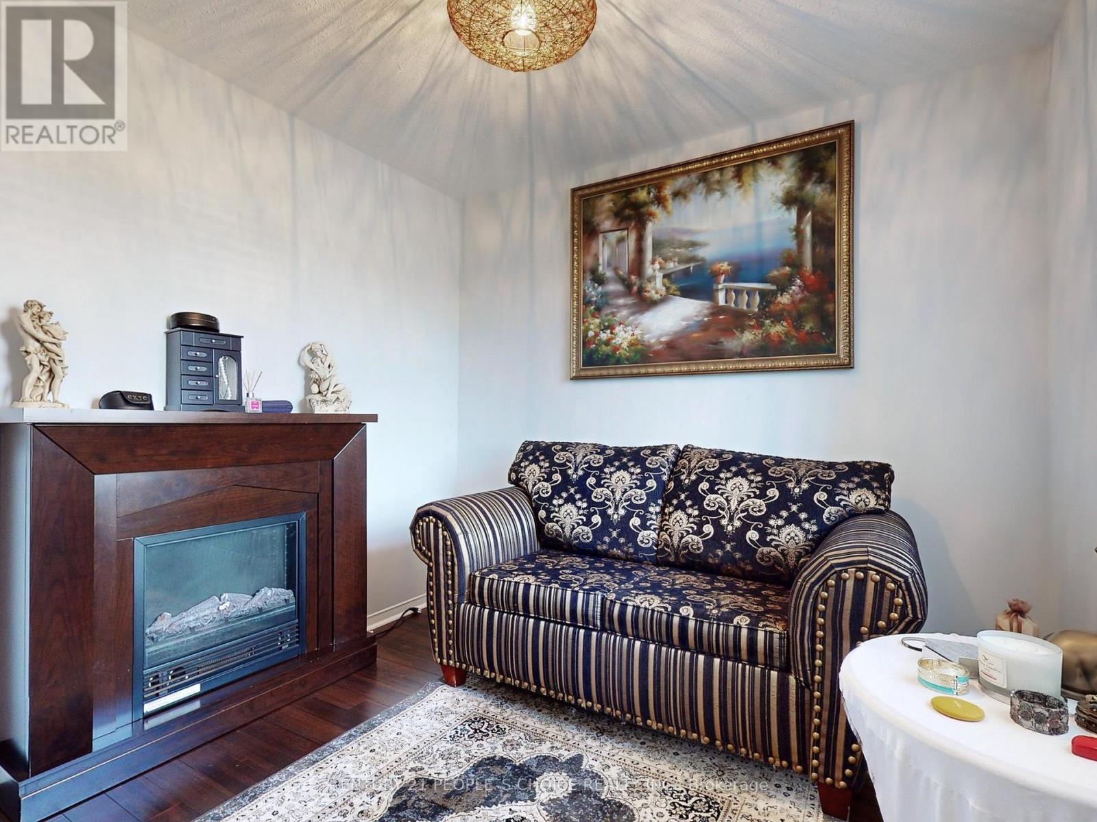 Photo 27 of 401 Cranston Park Avenue, Vaughan ON