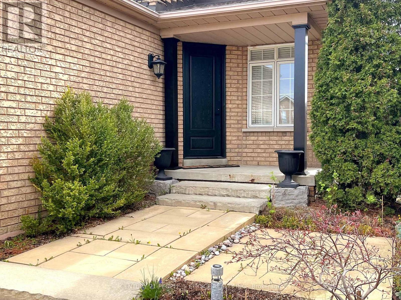 Photo 4 of 401 Cranston Park Avenue, Vaughan ON