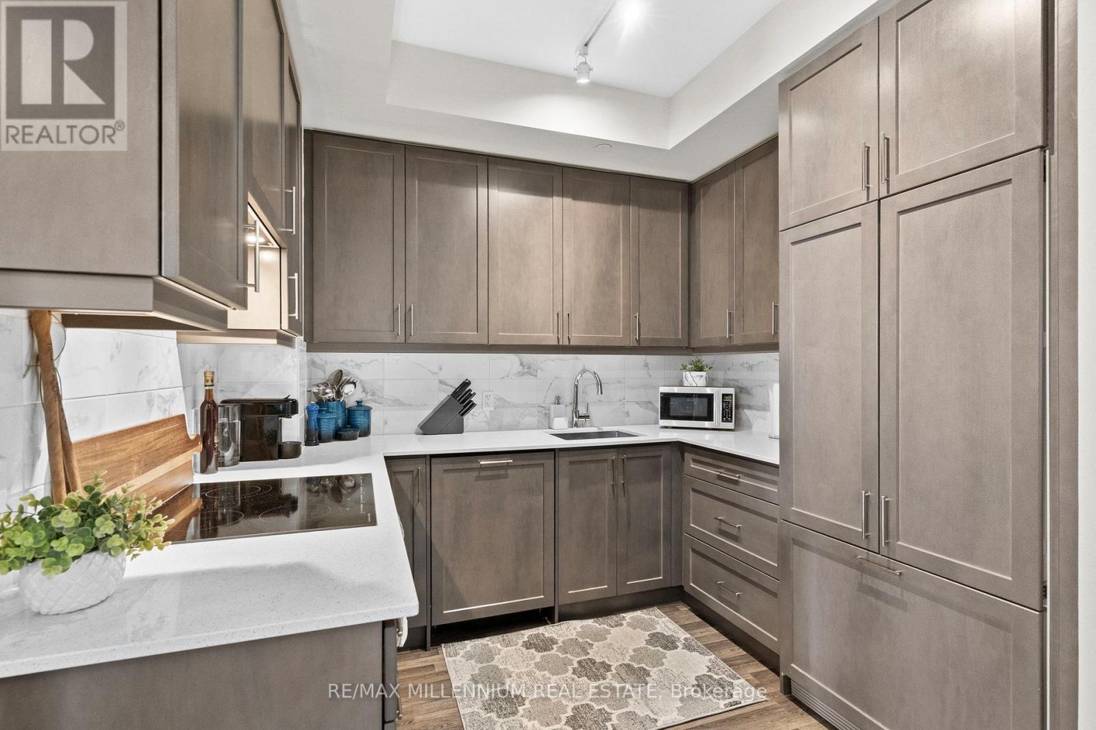 Photo 17 of 309 9075 Jane Street, Vaughan ON