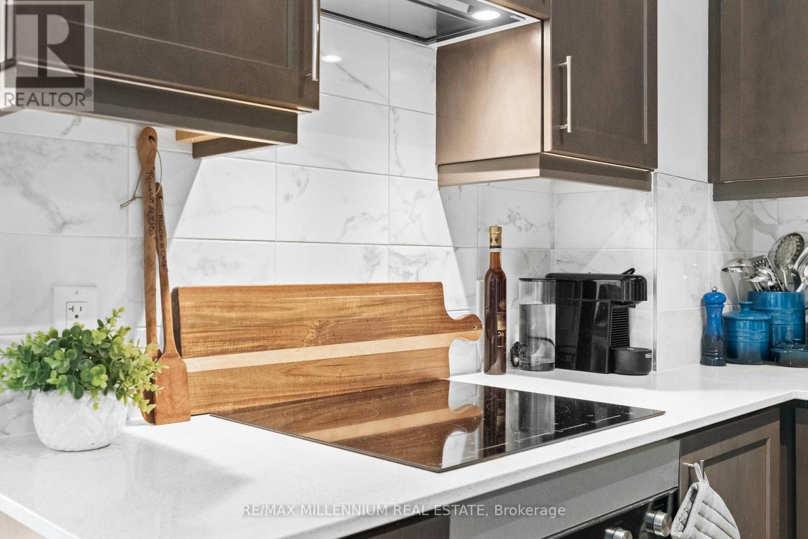 Photo 37 of 309 9075 Jane Street, Vaughan ON