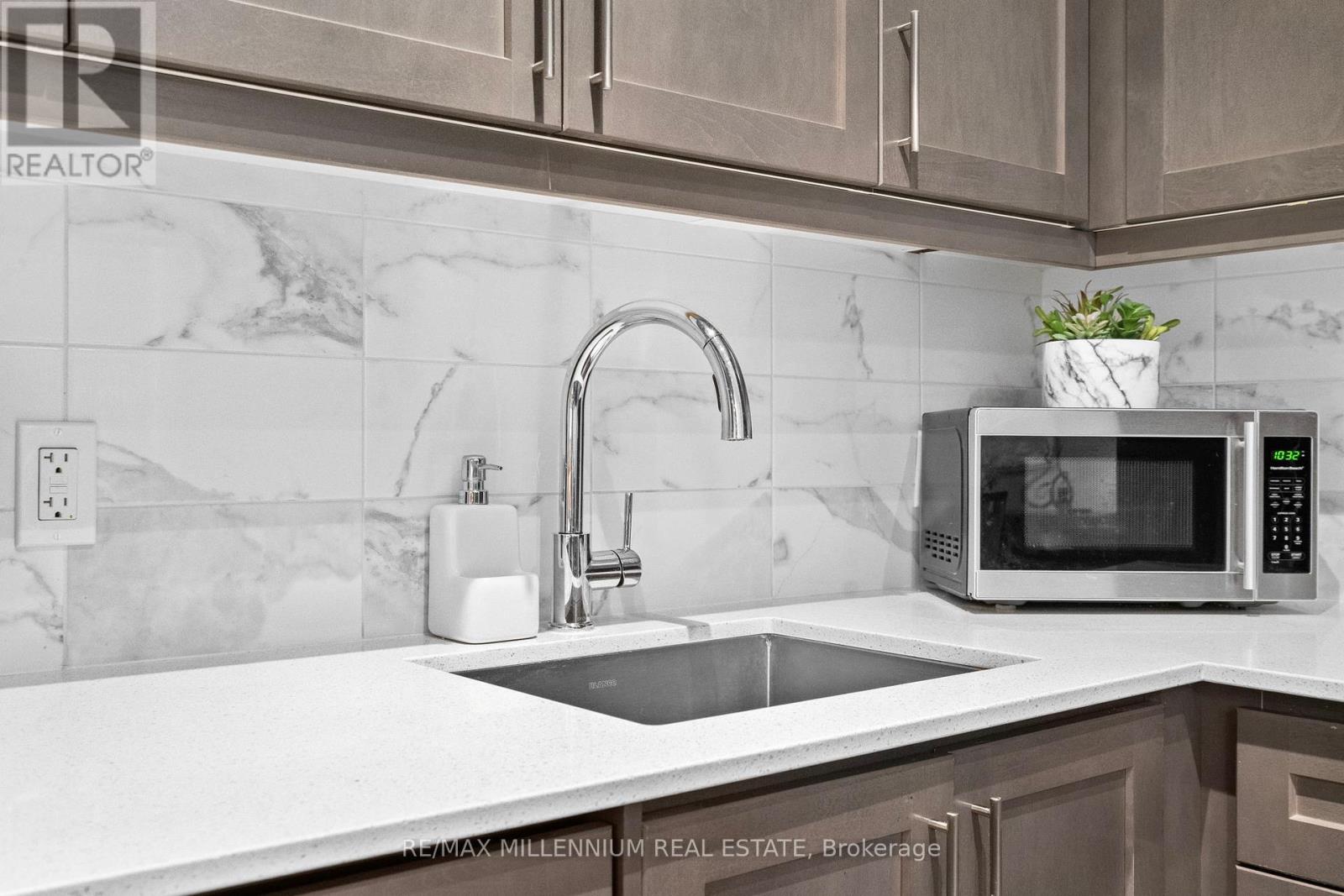Photo 23 of 309 9075 Jane Street, Vaughan ON