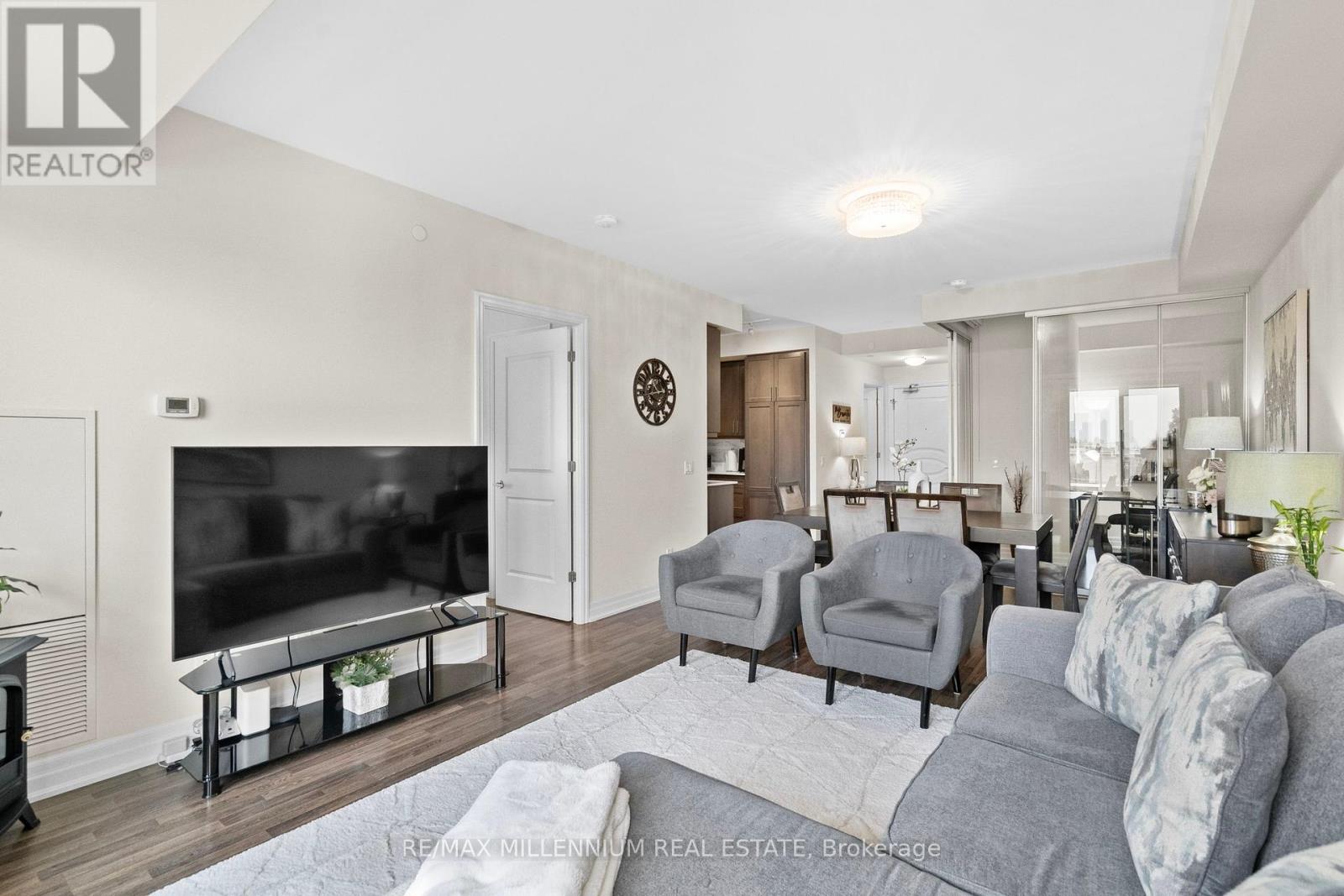 Photo 13 of 309 9075 Jane Street, Vaughan ON
