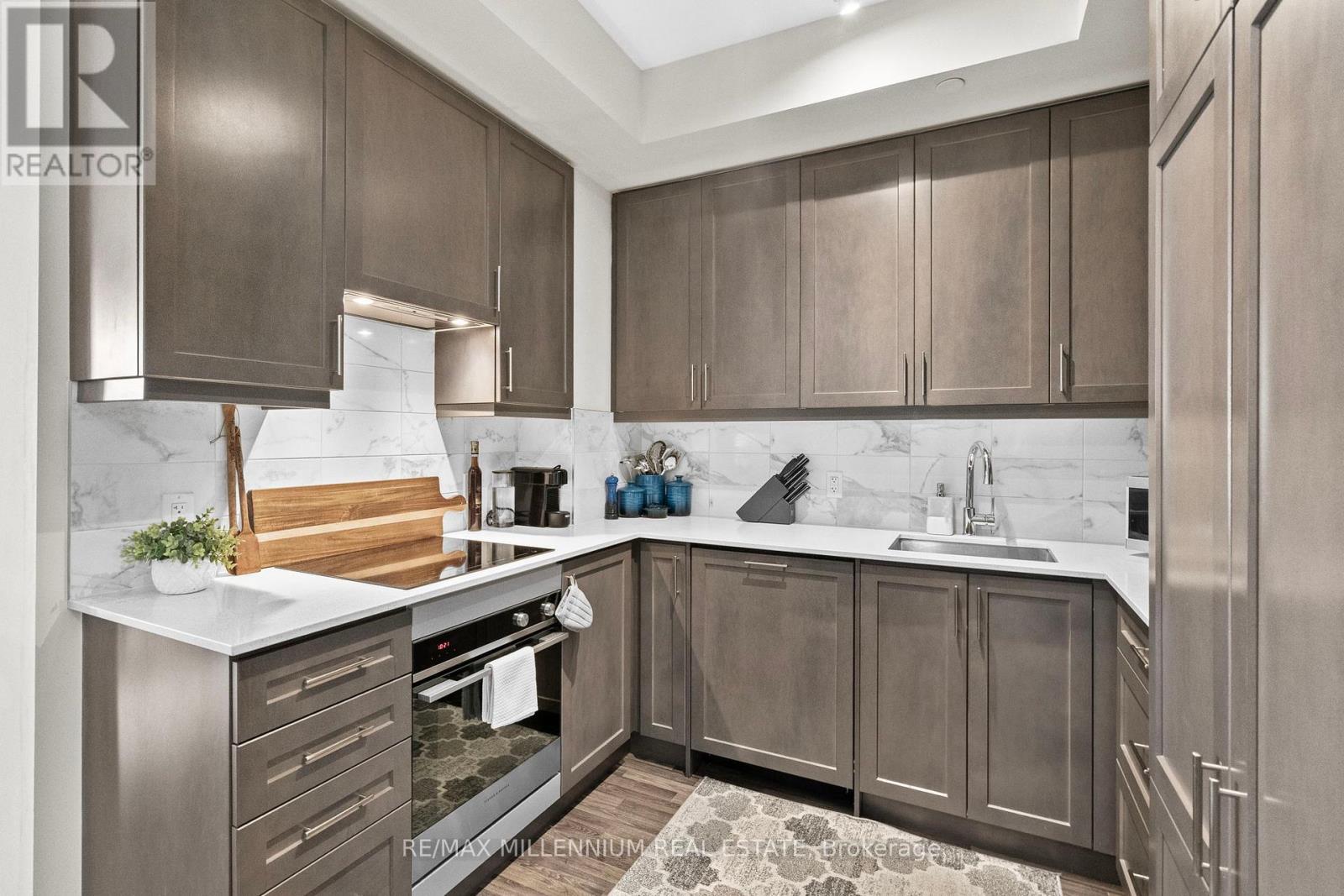 Photo 15 of 309 9075 Jane Street, Vaughan ON