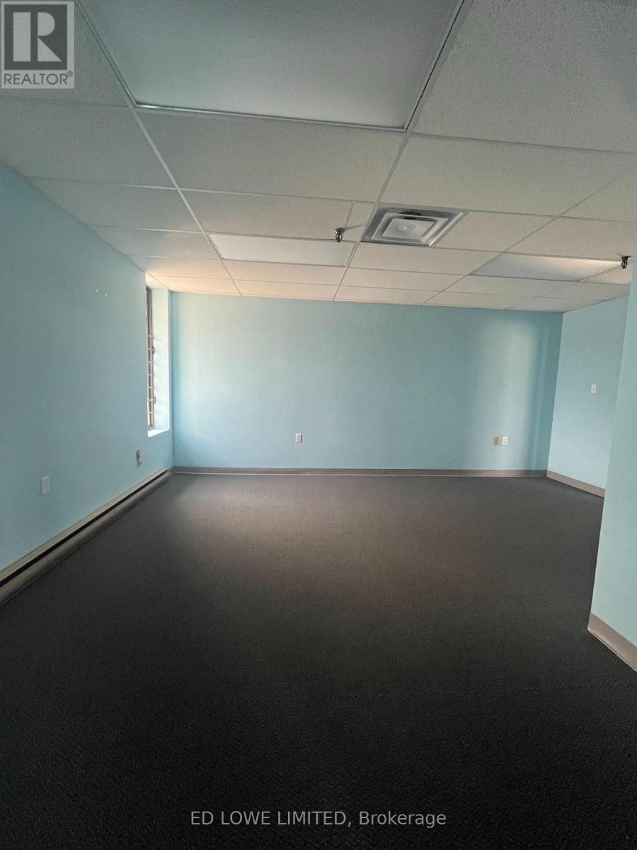 Photo 3 of 1 461 Dunlop Street W, Barrie ON