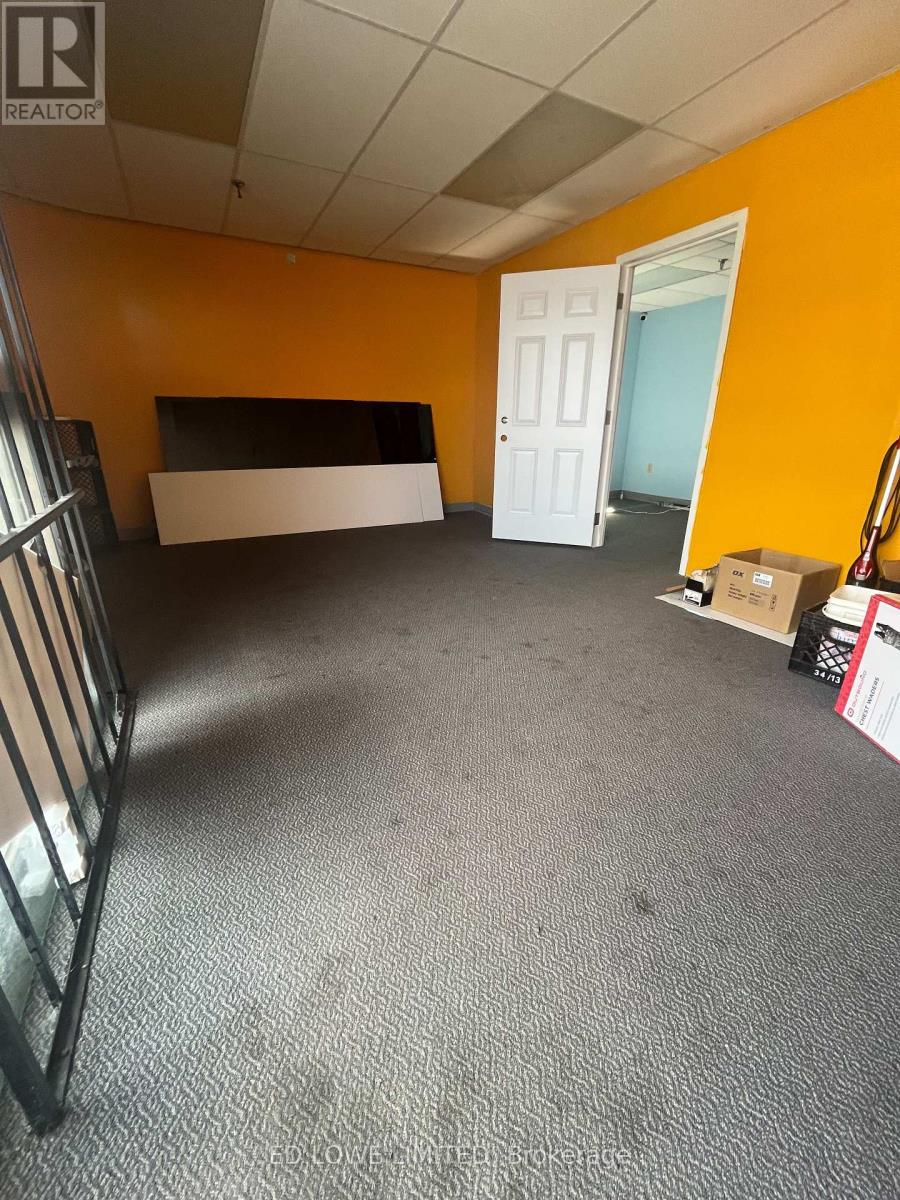 Photo 4 of 2 461 Dunlop Street W, Barrie ON