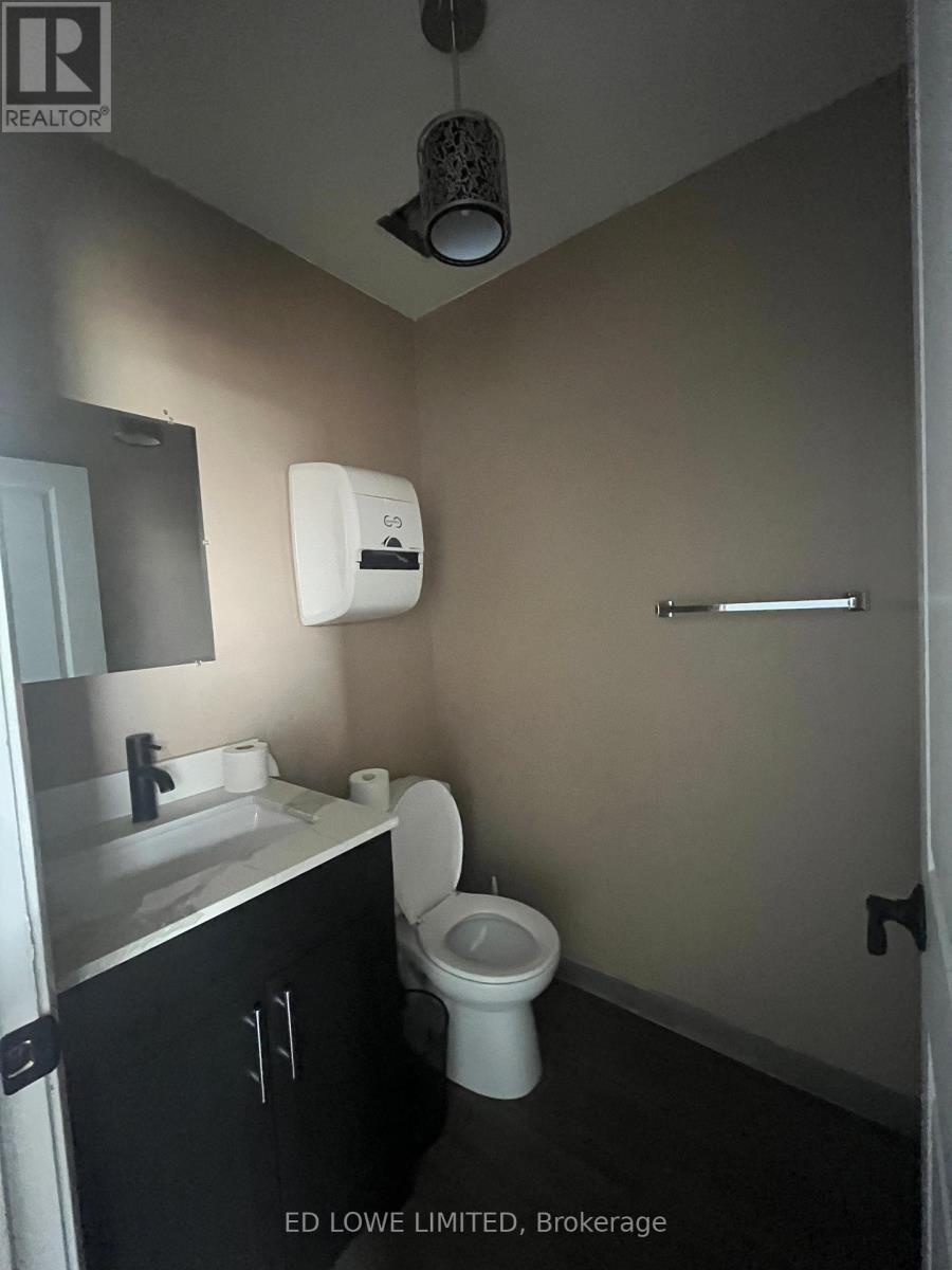 Photo 2 of 6 461 Dunlop Street W, Barrie ON