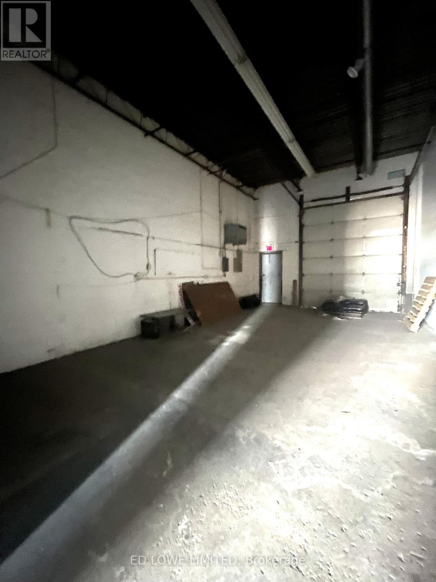 Photo 3 of 6 461 Dunlop Street W, Barrie ON