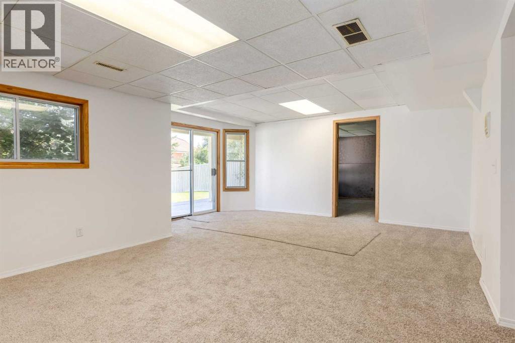 Single Family House for Sale in  Signal Hill Drive SW Signal Hill Calgary 