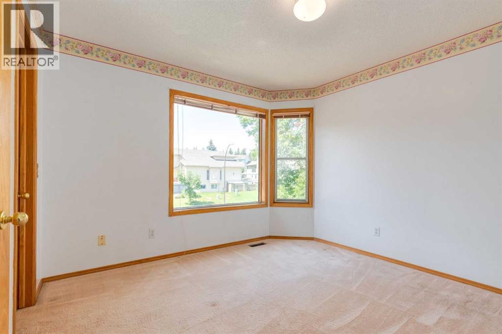 Single Family House for Sale in  Signal Hill Drive SW Signal Hill Calgary 