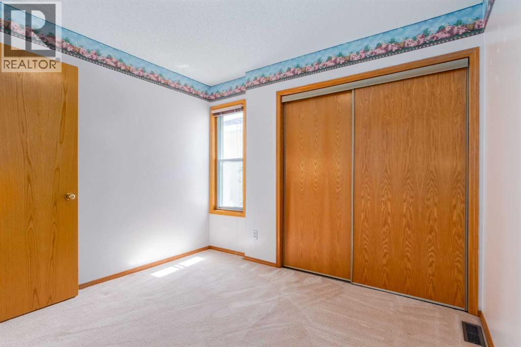 Single Family House for Sale in  Signal Hill Drive SW Signal Hill Calgary 