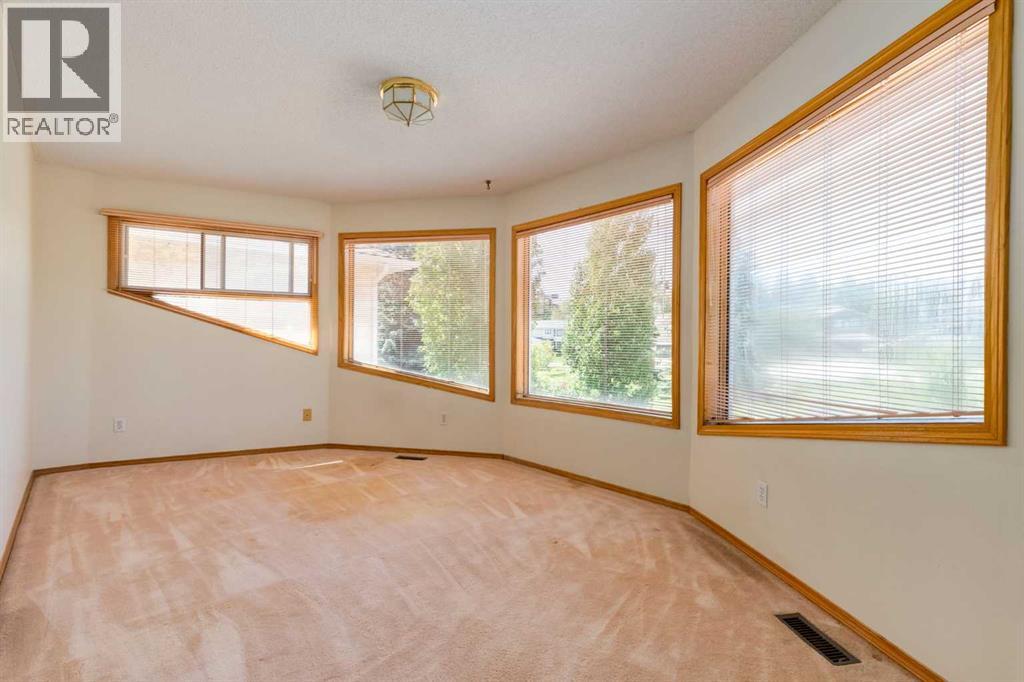 Single Family House for Sale in  Signal Hill Drive SW Signal Hill Calgary 
