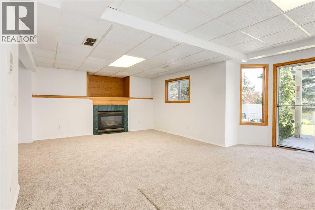 Single Family House for Sale in  Signal Hill Drive SW Signal Hill Calgary 