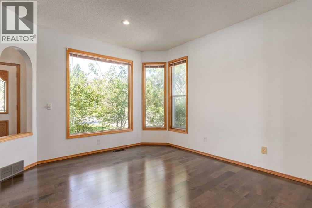 Single Family House for Sale in  Signal Hill Drive SW Signal Hill Calgary 