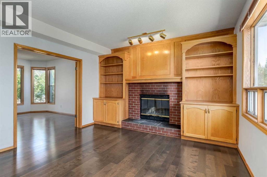 Single Family House for Sale in  Signal Hill Drive SW Signal Hill Calgary 