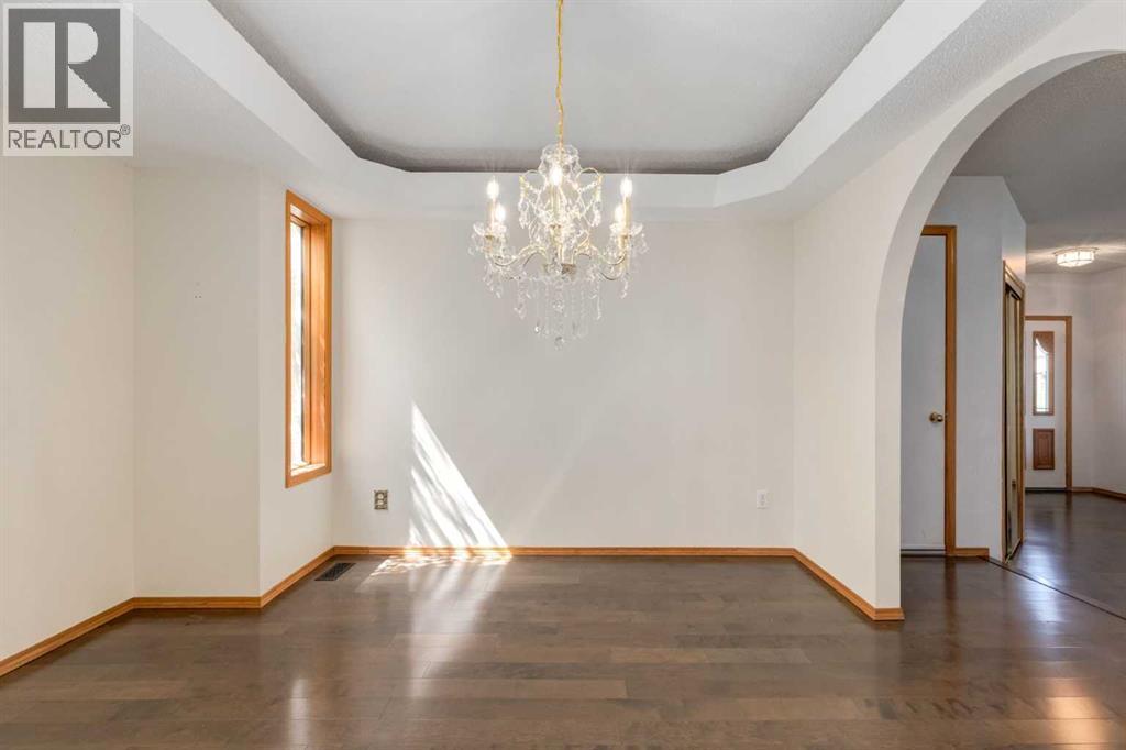Single Family House for Sale in  Signal Hill Drive SW Signal Hill Calgary 