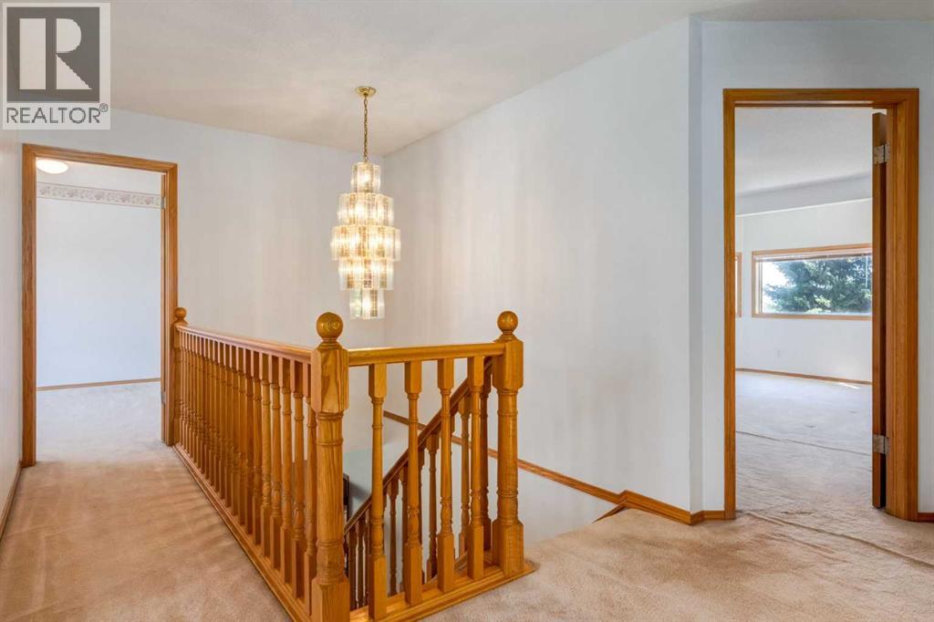 Single Family House for Sale in  Signal Hill Drive SW Signal Hill Calgary 