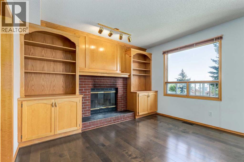 Single Family House for Sale in  Signal Hill Drive SW Signal Hill Calgary 