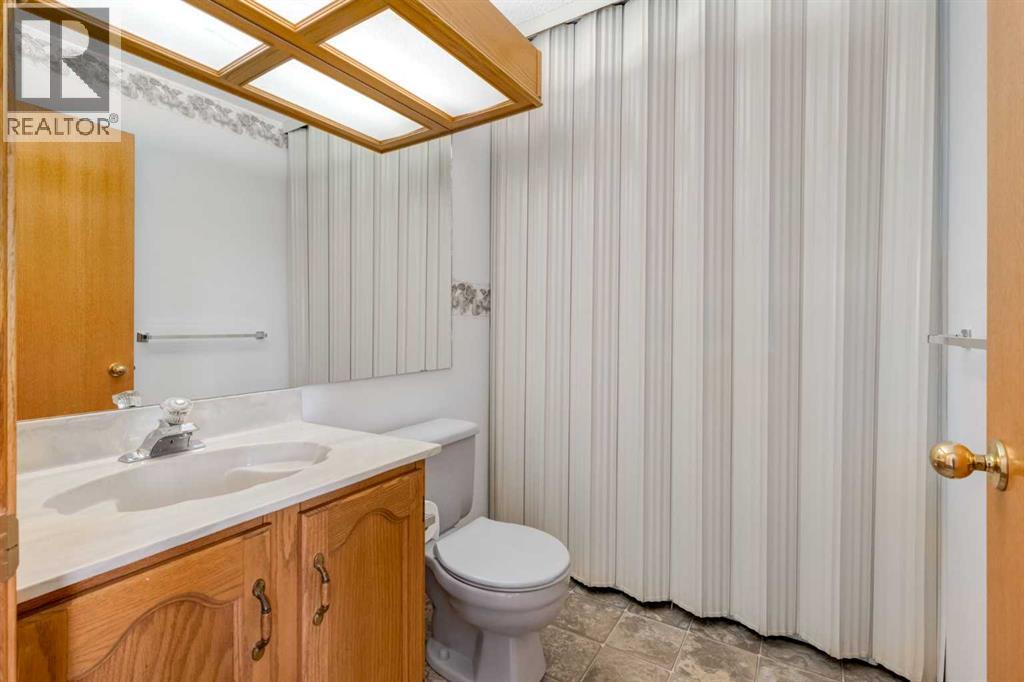 Single Family House for Sale in  Signal Hill Drive SW Signal Hill Calgary 