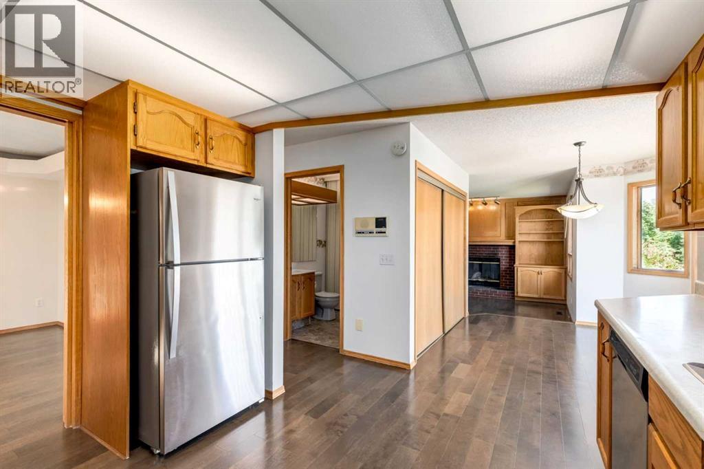 Single Family House for Sale in  Signal Hill Drive SW Signal Hill Calgary 